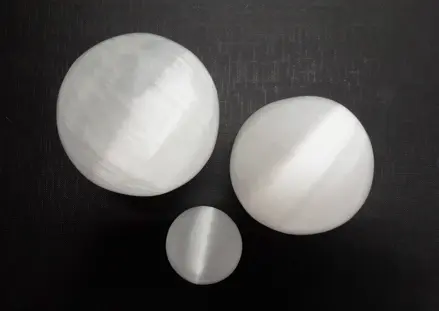 Selenit hmatka guľa 40mm 